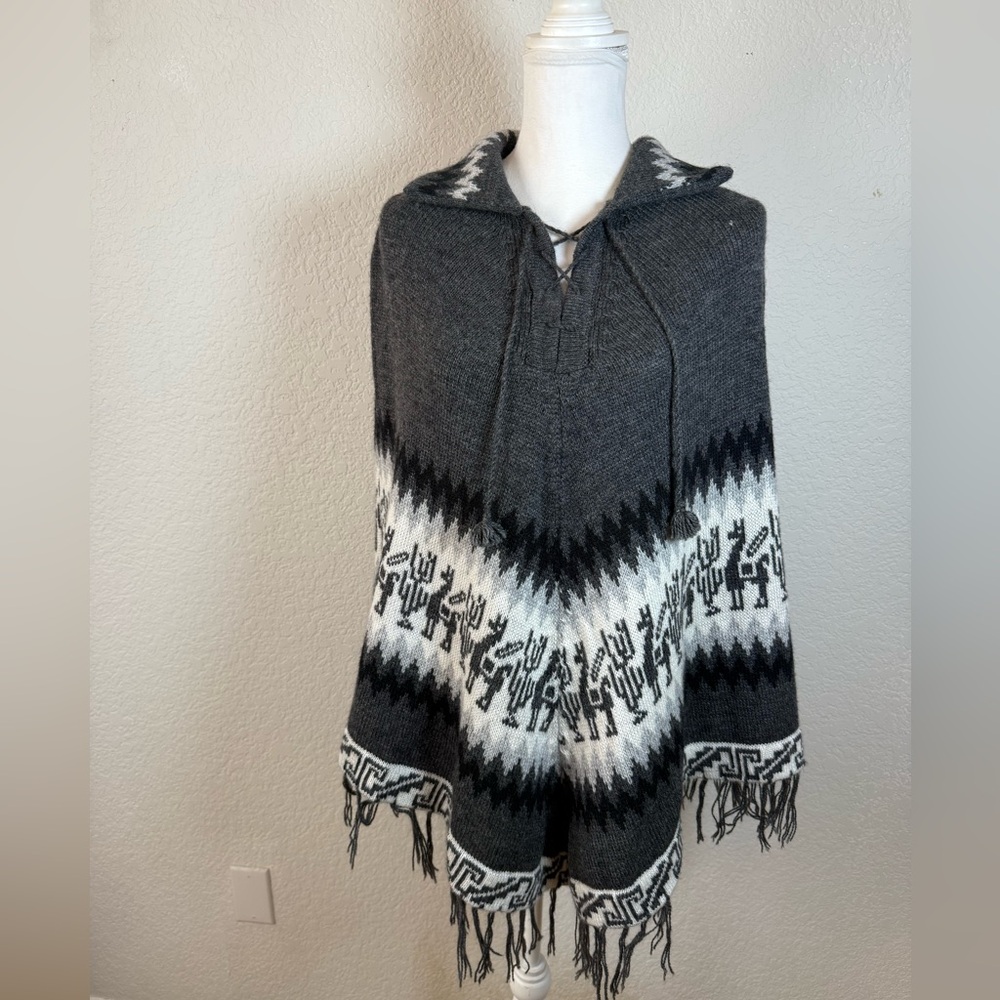 Alpaca Wool Poncho‎ Sweater One Size Fringe Hem Gray black white